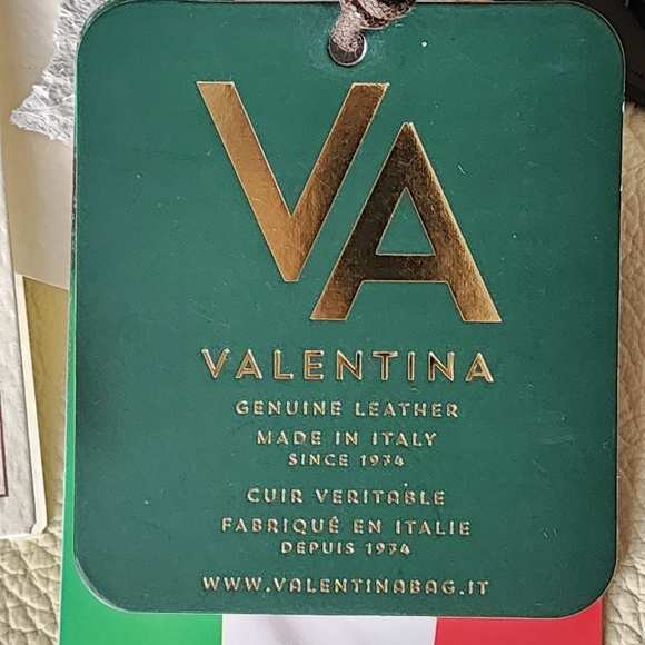 Valentina Women's NWT Made In Italy, Beige/Brown Pebbled Leather Shoulder Bag. - Picture 10 of 15